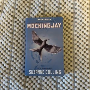 Mockingjay by Suzanne Collins Large Print Edition